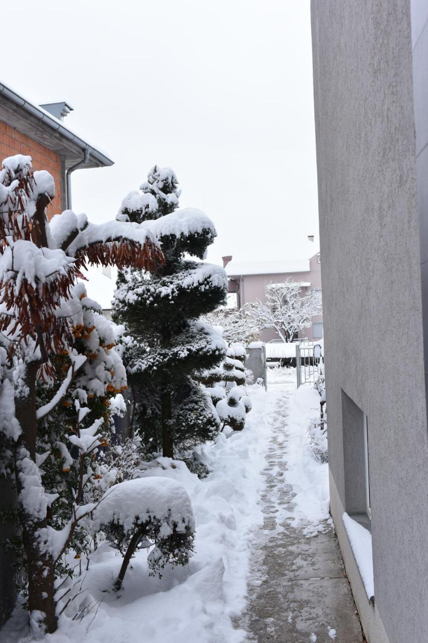 Blue House Apartment Ni エクステリア 写真